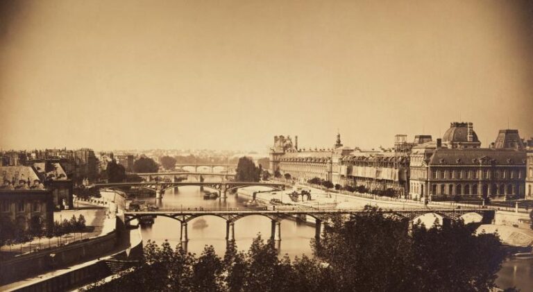 In Praise of the Pont des Arts - Paris For Dreamers